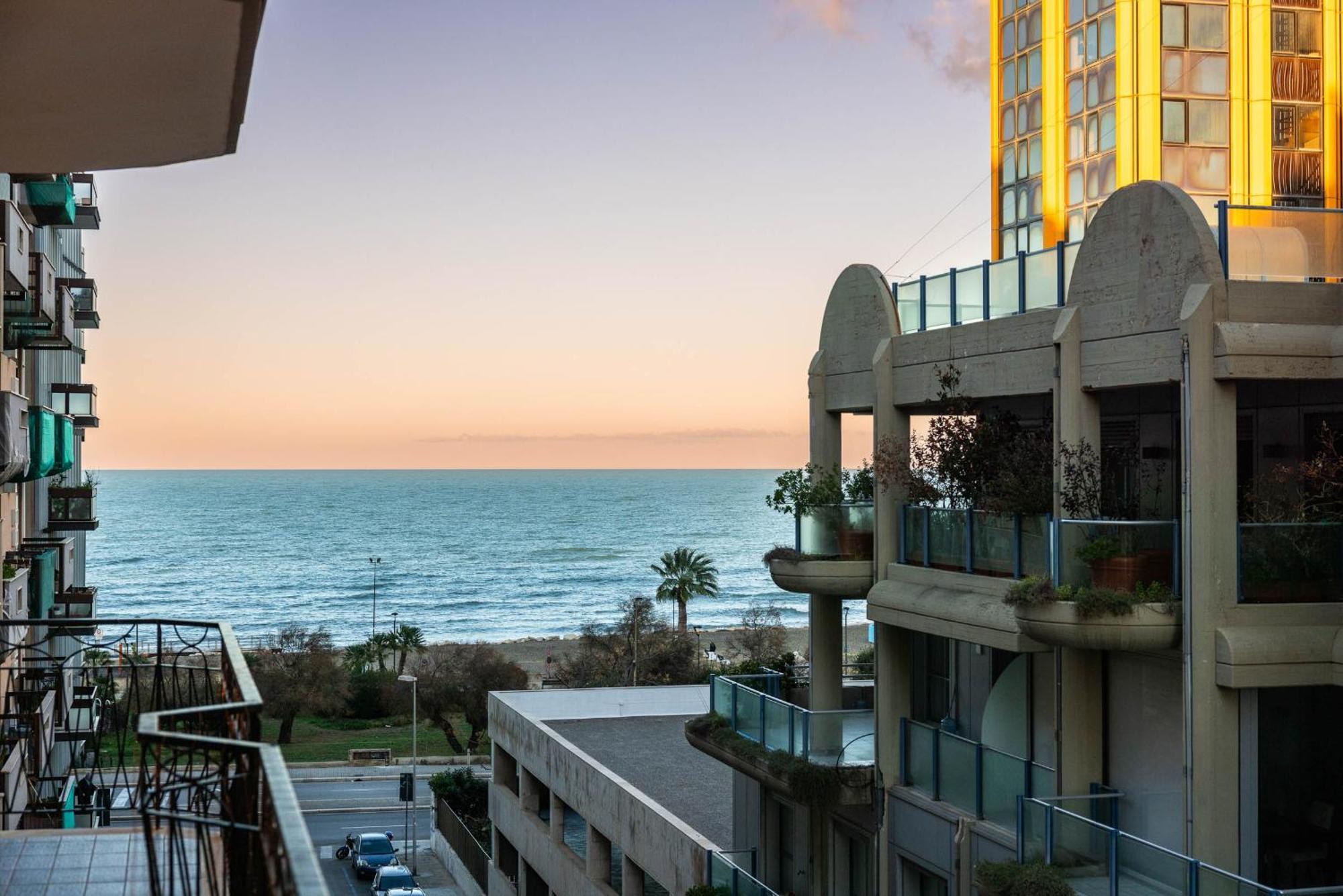 Casa Dei Visionari - Mare Lägenhet Bari Exteriör bild
