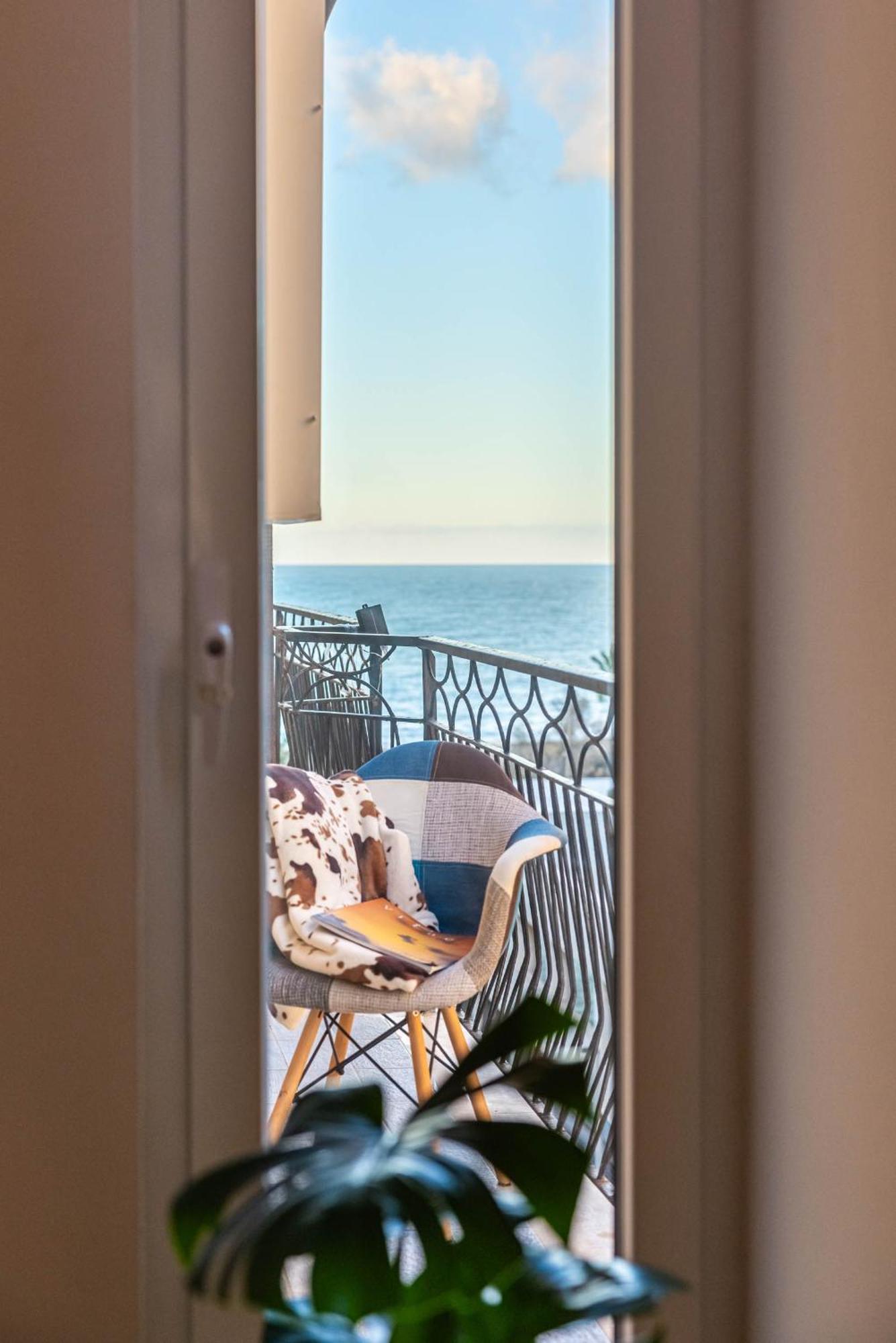 Casa Dei Visionari - Mare Lägenhet Bari Exteriör bild